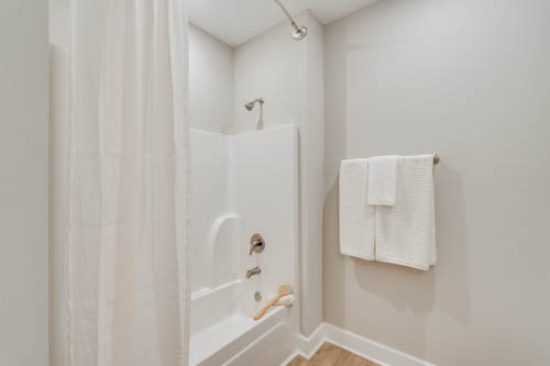 Bedrooms bathrooms 500px (2 of 10)