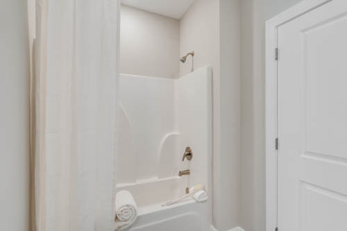 Bedrooms bathrooms 500px (5 of 10)